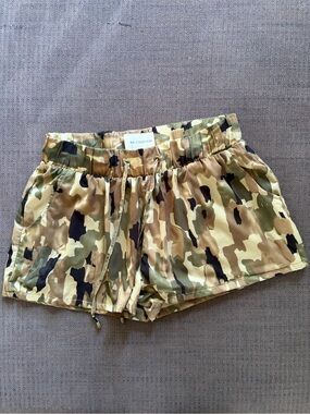 Women's Camo Drawstring Athletic Shorts - Olive/Tan